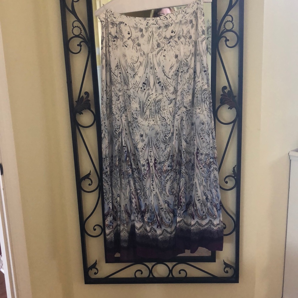 Gently worn ankle length skirt with 2 front slits